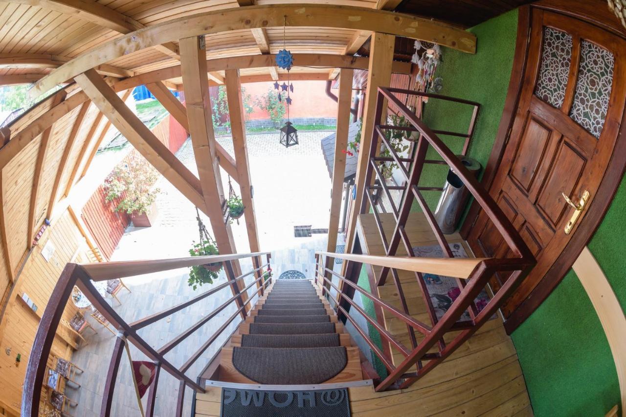 Apartamento Wooden Attic Braşov Exterior foto