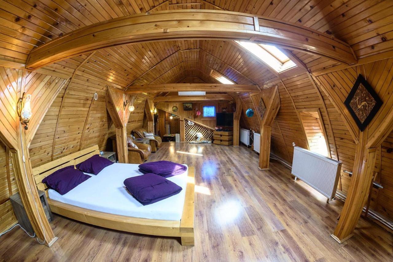 Apartamento Wooden Attic Braşov Exterior foto